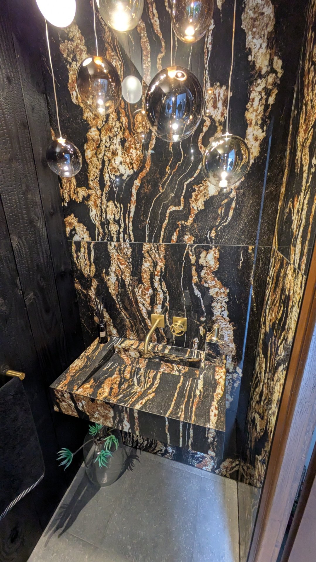 PXL_20241130_103711379